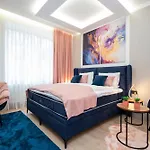 Bella Suites - Garage Parking-Additional Payment-2Min From Apartments