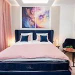 Bella Suites - Garage Parking-Additional Payment-2Min From Apartments