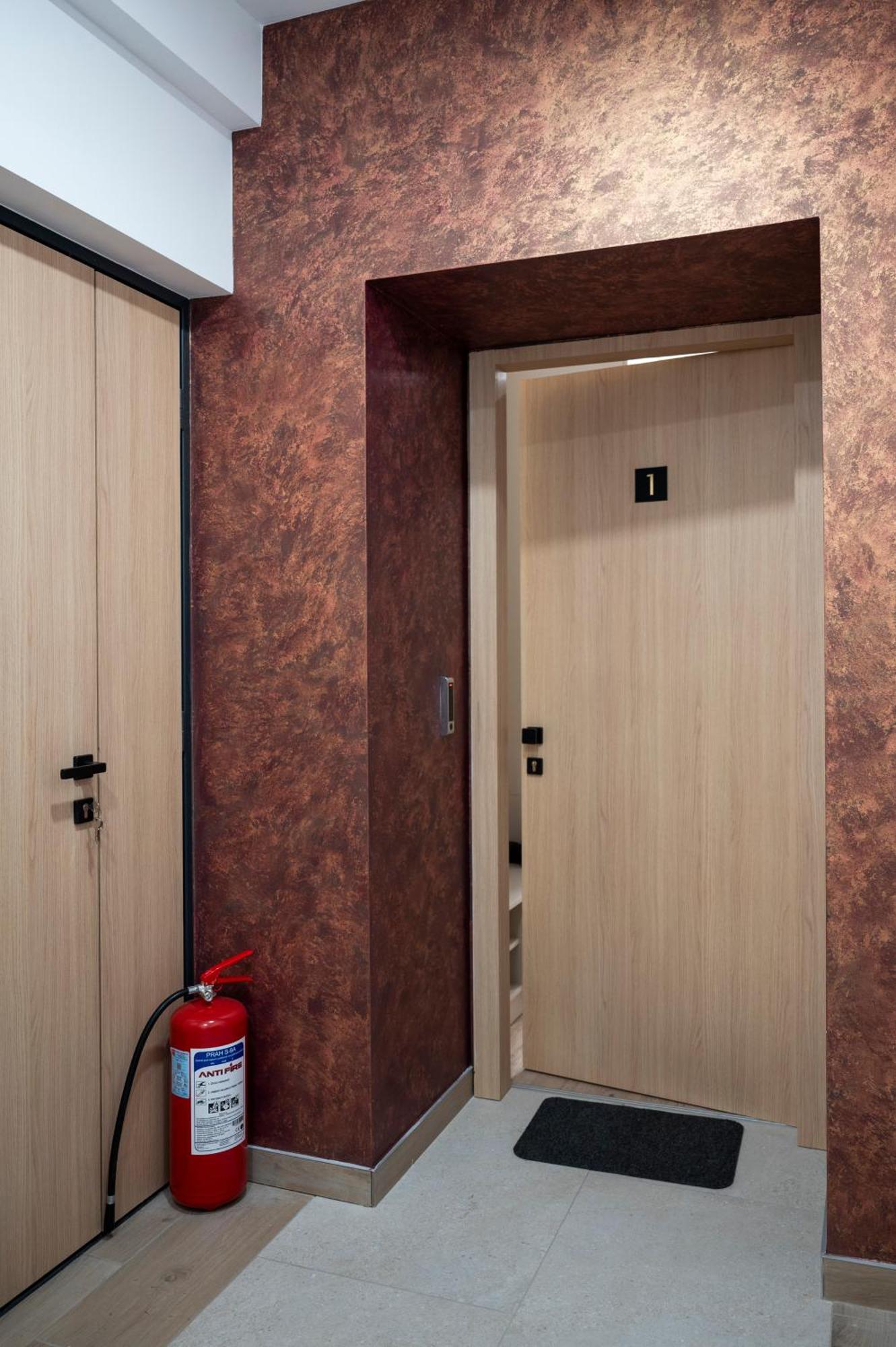 Bella Suites - Garage Parking-Additional Payment-2Min From Apartments Apartman *