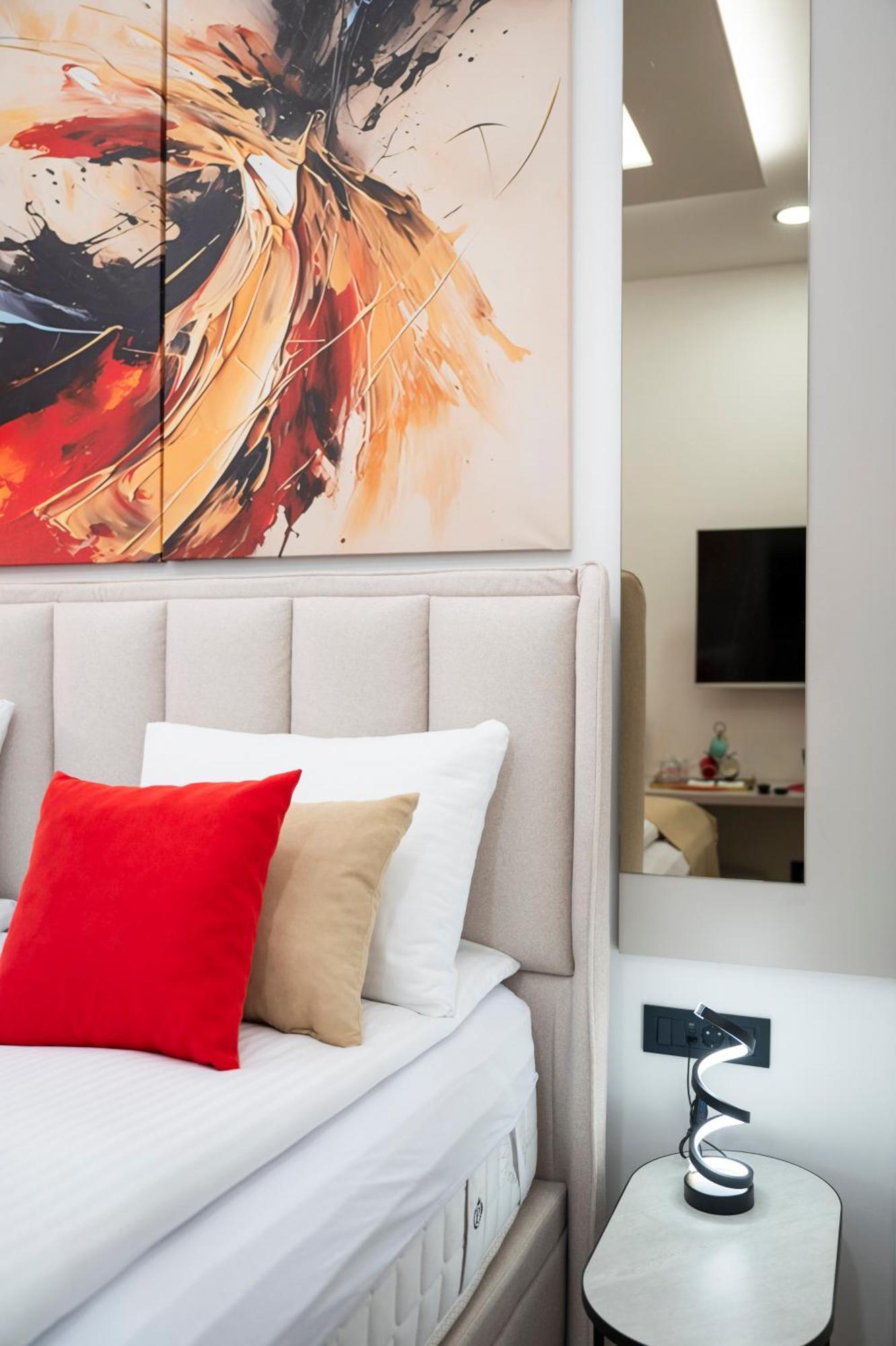 Bella Suites - Garage Parking-Additional Payment-2Min From Apartments *