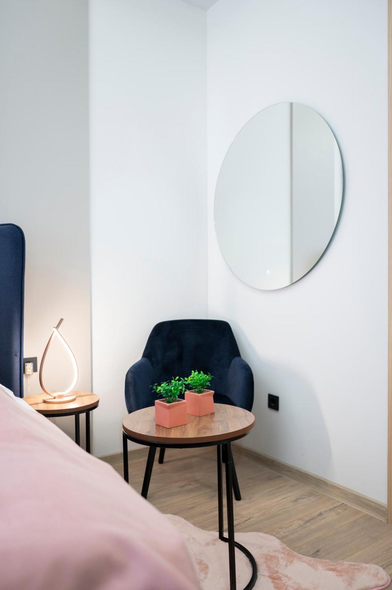 Bella Suites - Garage Parking-Additional Payment-2Min From Apartments *