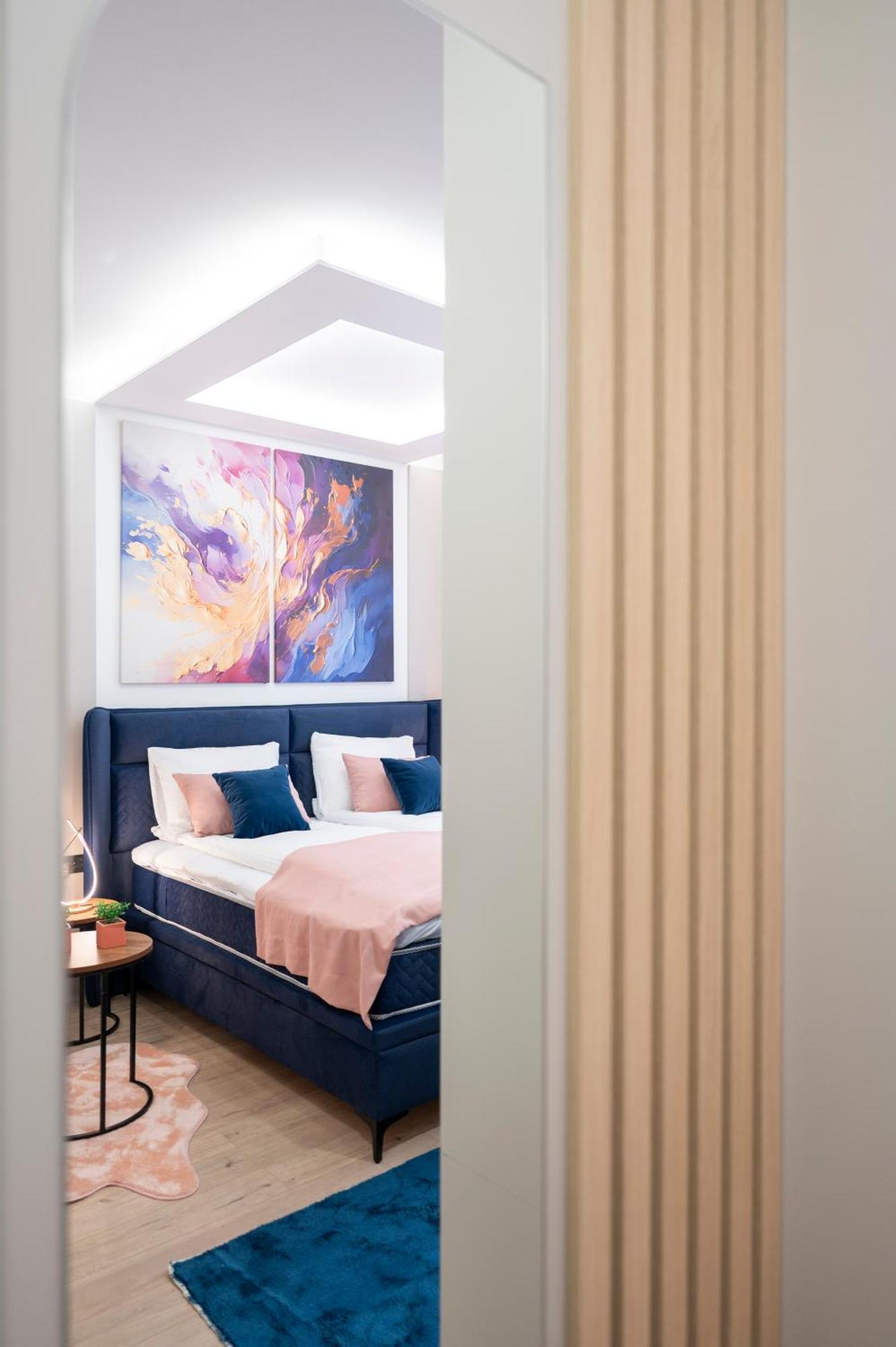 Bella Suites - Garage Parking-Additional Payment-2Min From Apartments Apartman *