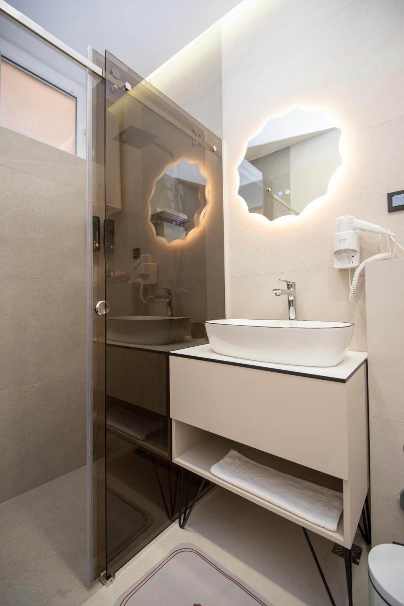 Bella Suites - Garage Parking-Additional Payment-2Min From Apartments *