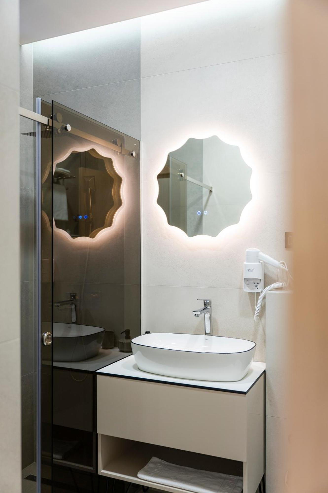 Bella Suites - Garage Parking-Additional Payment-2Min From Apartments *