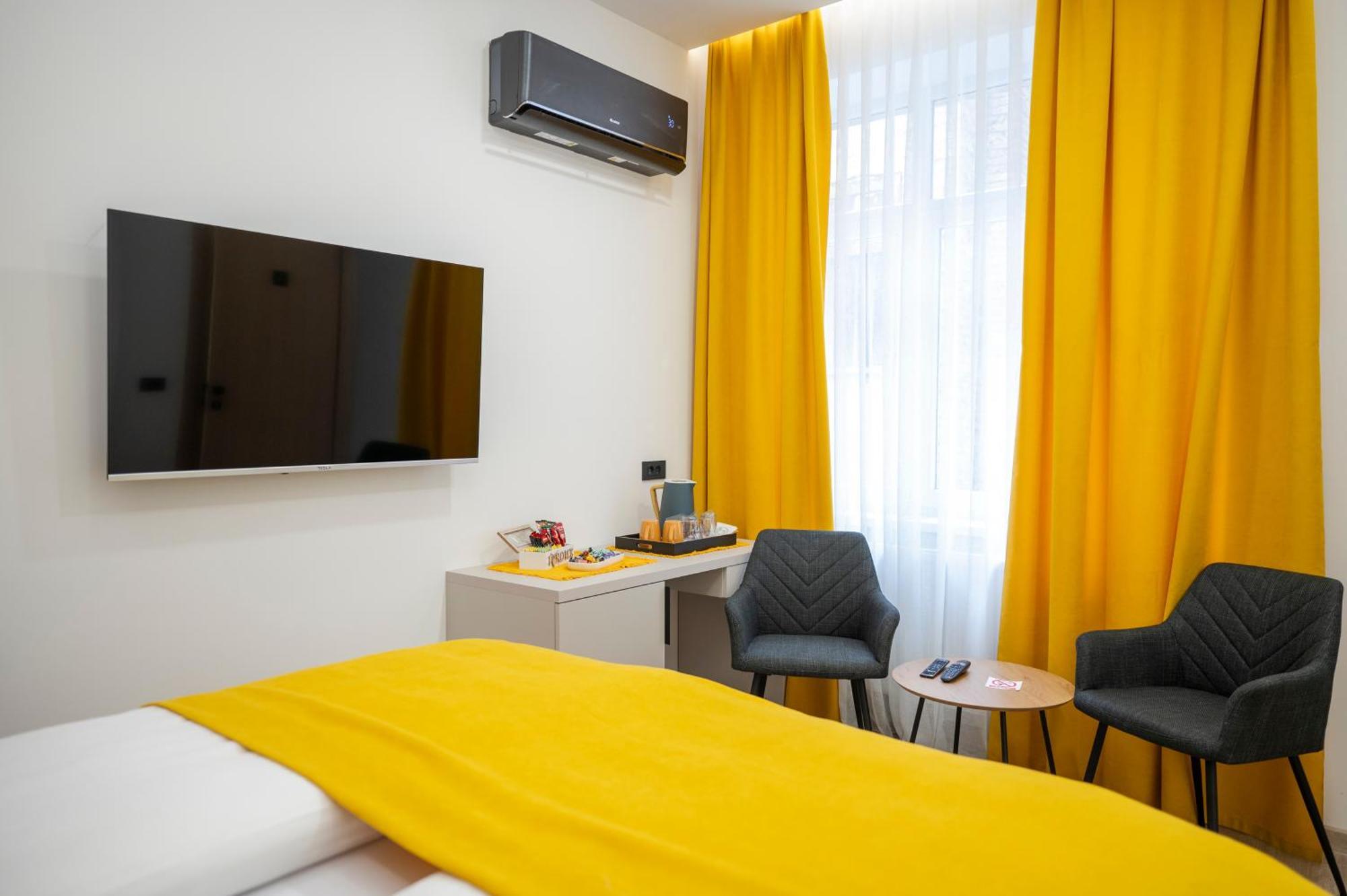 Bella Suites - Garage Parking-Additional Payment-2Min From Apartments Apartman *