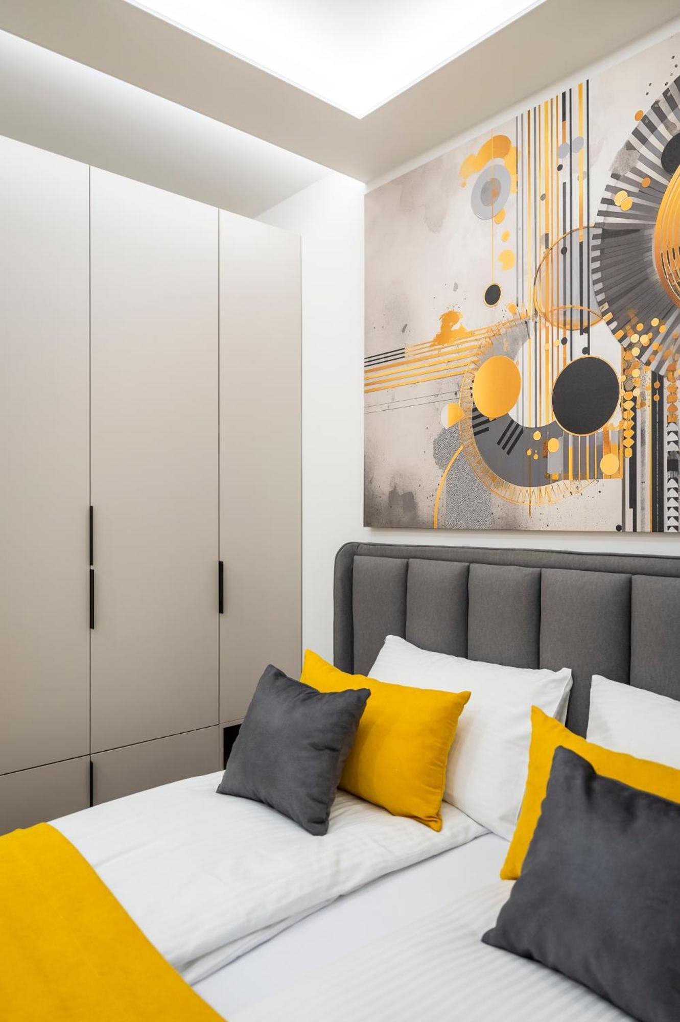 Bella Suites - Garage Parking-Additional Payment-2Min From Apartments