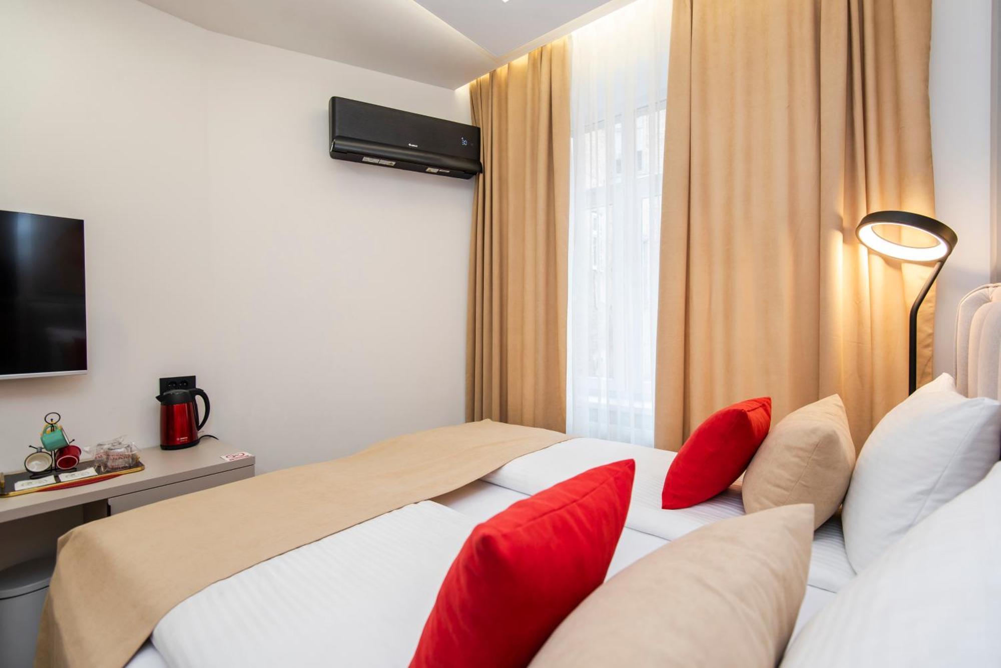 Bella Suites - Garage Parking-Additional Payment-2Min From Apartments Sarajevo